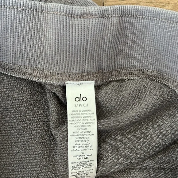 ALO Yoga Women's Athletic Shorts washed grey ( worn once) size small - Picture 4 of 7